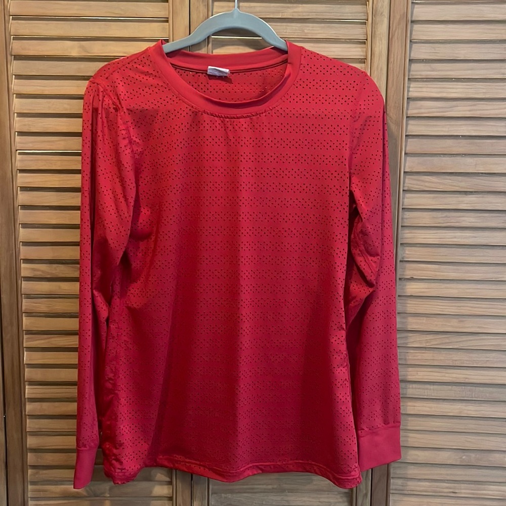Zyia like new Chill long sleeve red perforated breathable size Medium